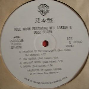 Full Moon featuring Neil Larsen & Buzz Feiten / S.T.β